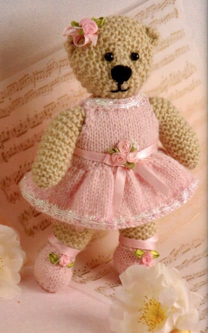 100 Little Knitted Gifts to Make - Image 27