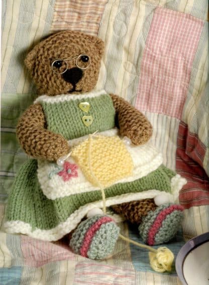 100 Little Knitted Gifts to Make - Image 14