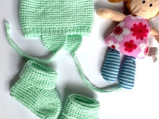 Quick Knit Baby Booties and Hat