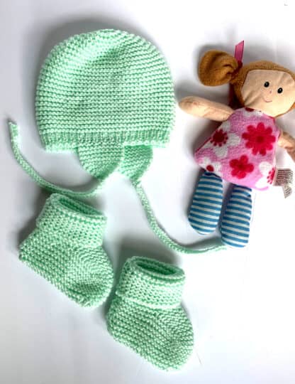 Quick Knit Baby Booties and Hat